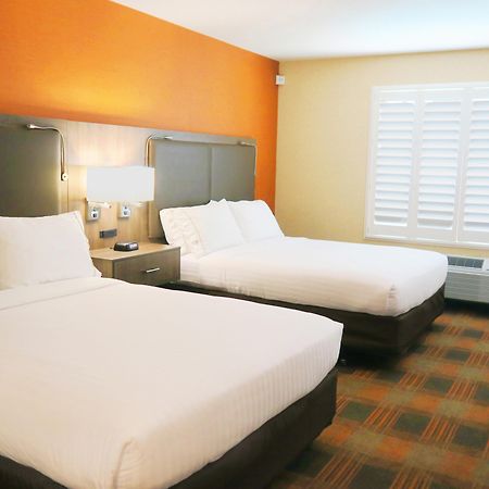 Holiday Inn Express & Suites Elk Grove Central - Hwy 99 By Ihg מראה חיצוני תמונה