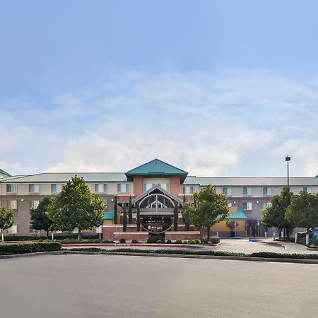 Holiday Inn Express & Suites Elk Grove Central - Hwy 99 By Ihg מראה חיצוני תמונה
