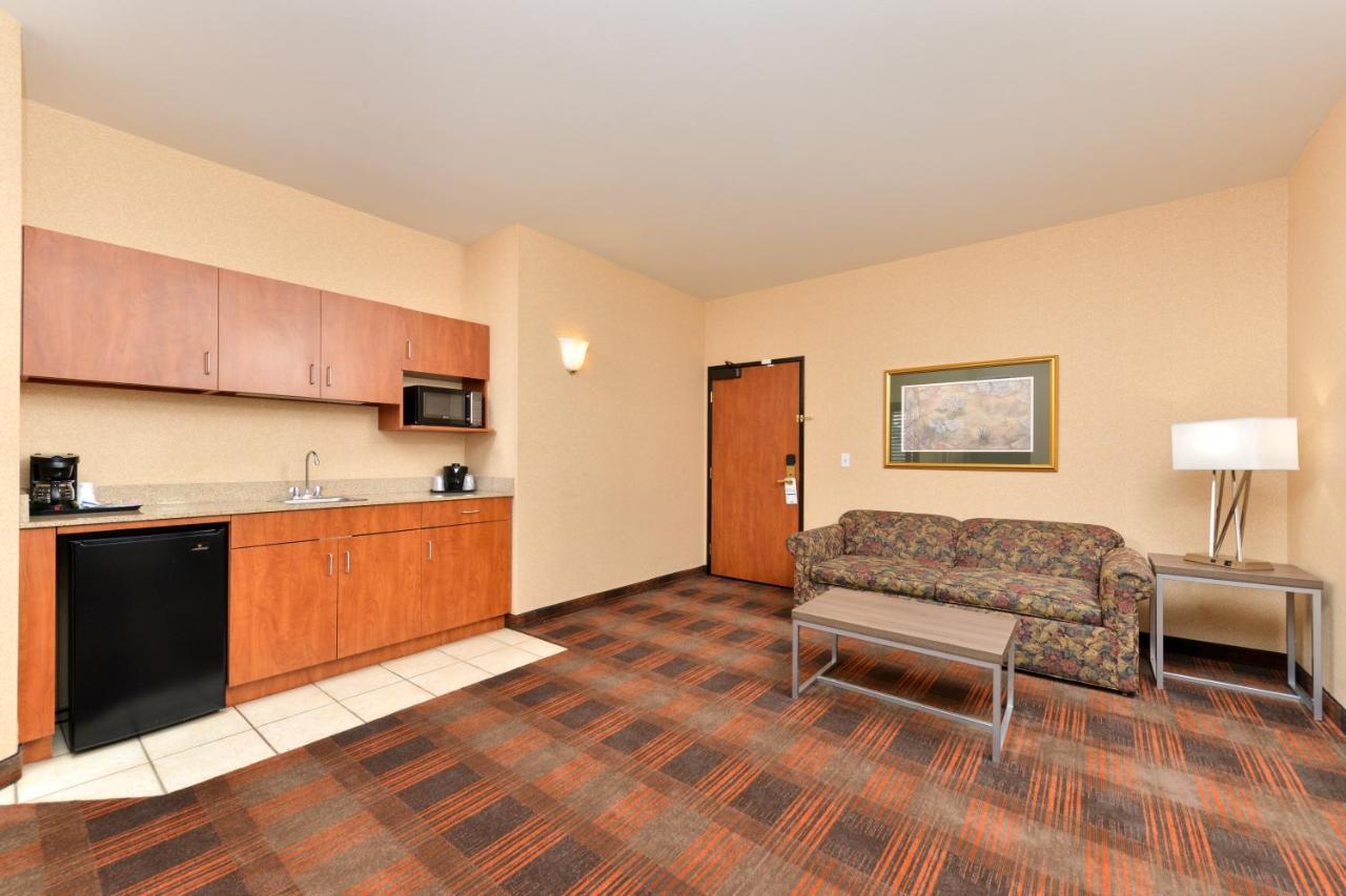 Holiday Inn Express & Suites Elk Grove Central - Hwy 99 By Ihg מראה חיצוני תמונה