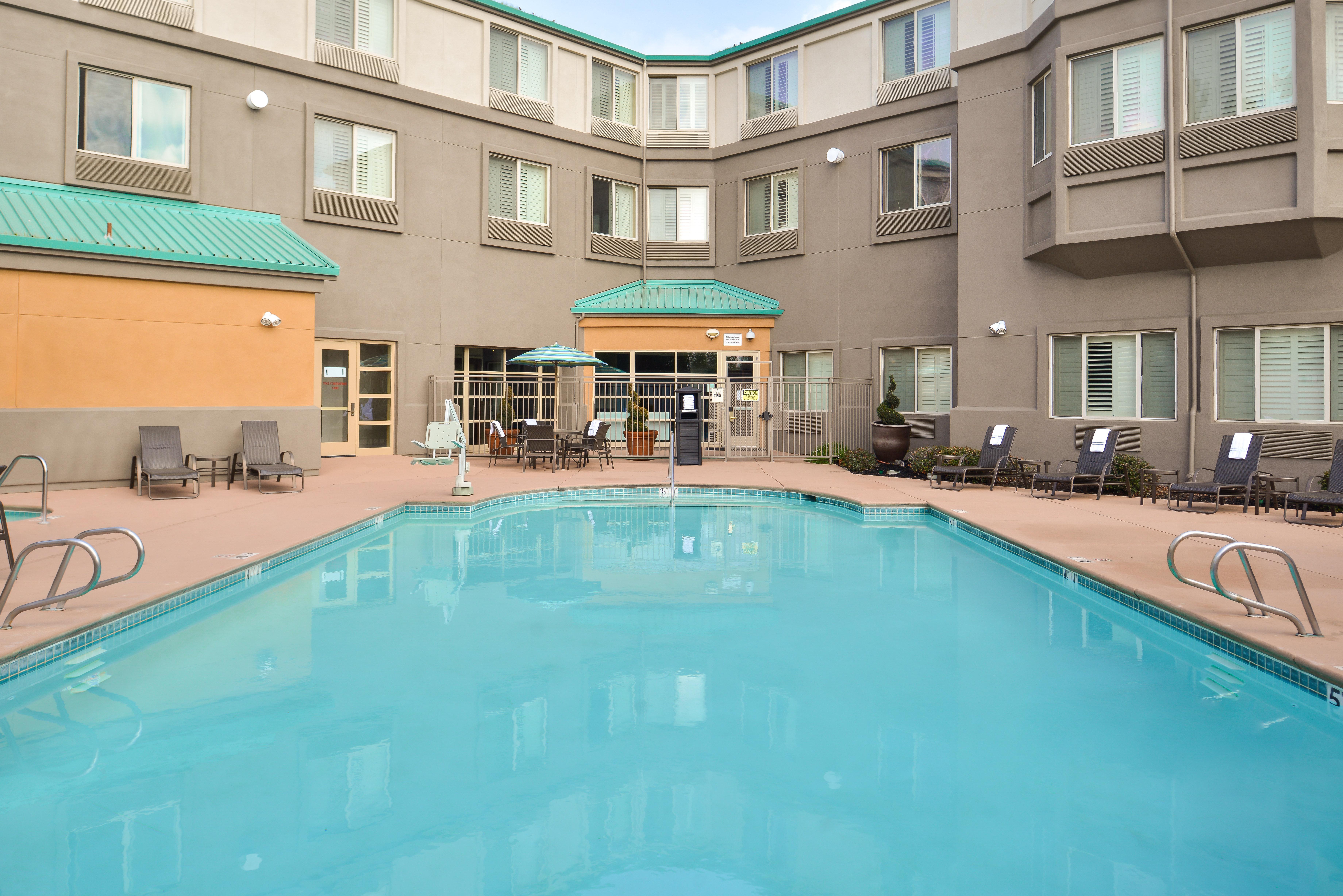 Holiday Inn Express & Suites Elk Grove Central - Hwy 99 By Ihg מראה חיצוני תמונה