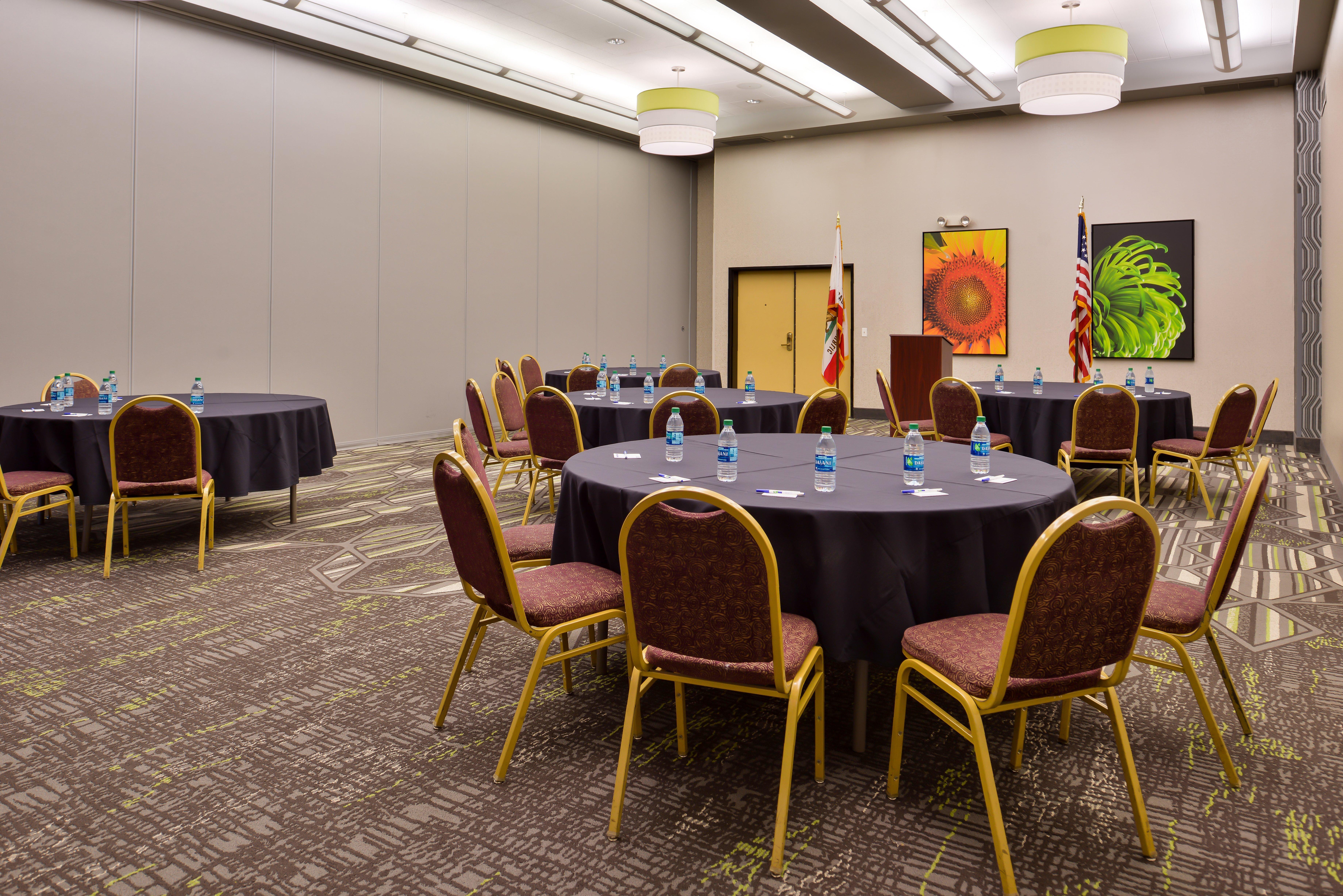 Holiday Inn Express & Suites Elk Grove Central - Hwy 99 By Ihg מראה חיצוני תמונה